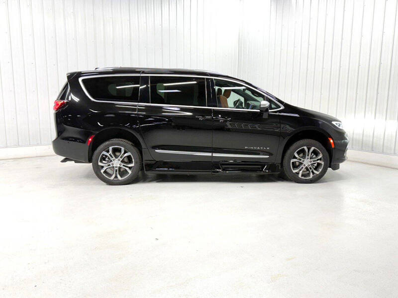 2025 Chrysler Pacifica Pinnacle