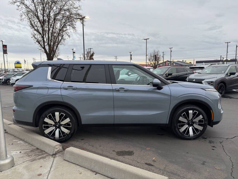 2026 Mitsubishi Outlander SE