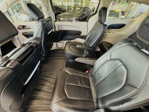 2017 Chrysler Pacifica Touring-L Plus
