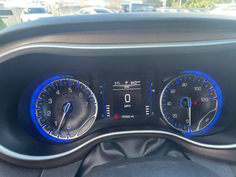 2024 Chrysler Voyager LX