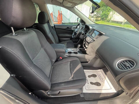 2017 Nissan Pathfinder SV