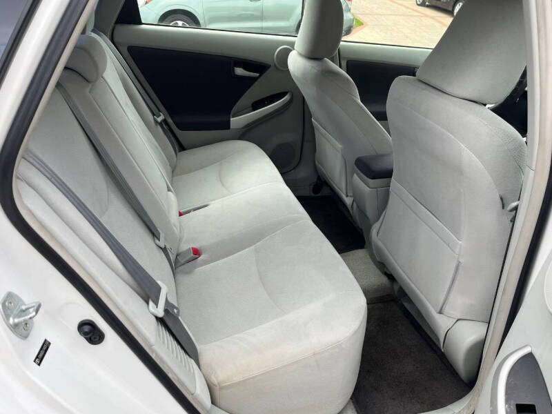 2010 Toyota Prius III