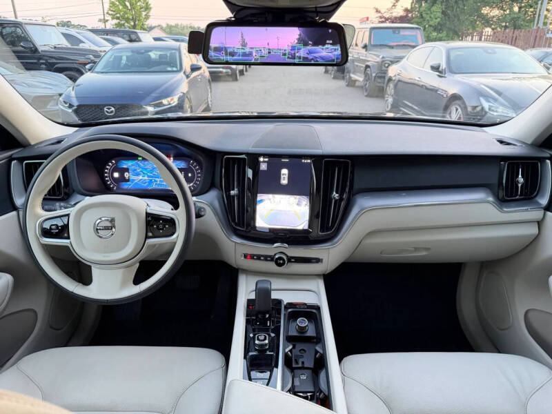 2025 Volvo XC60 B5 Core Dark Theme