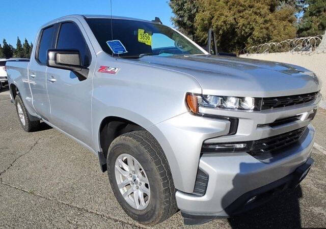 Used 2020 Chevrolet Silverado 1500 RST with VIN 1GCRYEED3LZ196363 for sale in Bloomington, IL