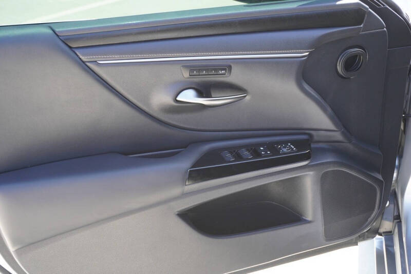 2025 Lexus ES 350