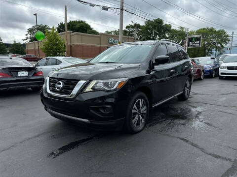 2017 Nissan Pathfinder for sale at EZ Cars in Lowell MA