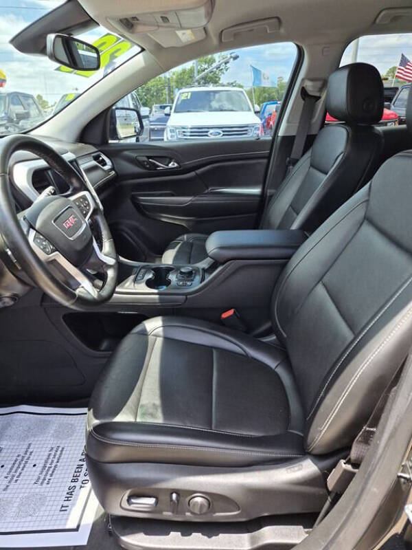 2023 GMC Acadia SLT