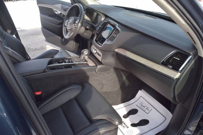 2022 Volvo XC90 T6 Inscription 6-Passenger