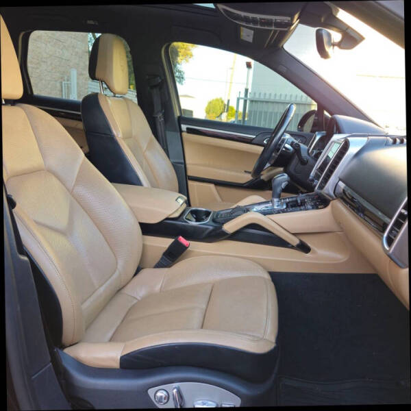 2018 Porsche Cayenne Platinum Edition