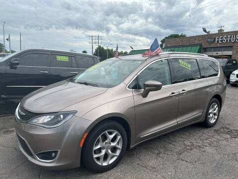 2017 Chrysler Pacifica Touring-L Plus