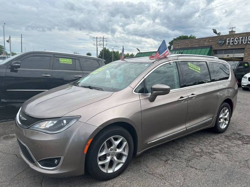 2017 Chrysler Pacifica Touring-L Plus