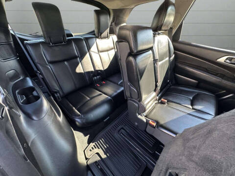 2017 Nissan Pathfinder SL