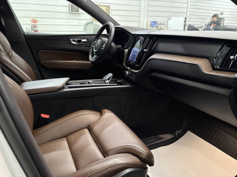 2022 Volvo XC60 B5 Inscription