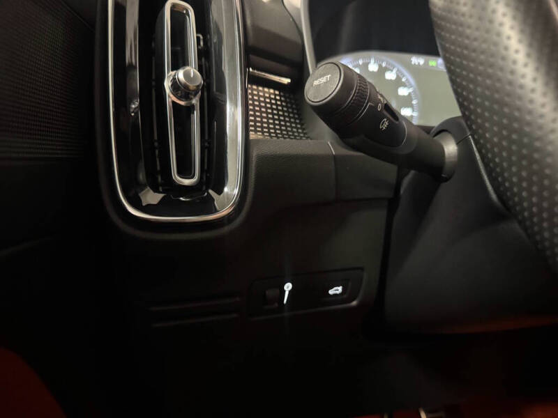 2021 Volvo XC40 T5 R-Design