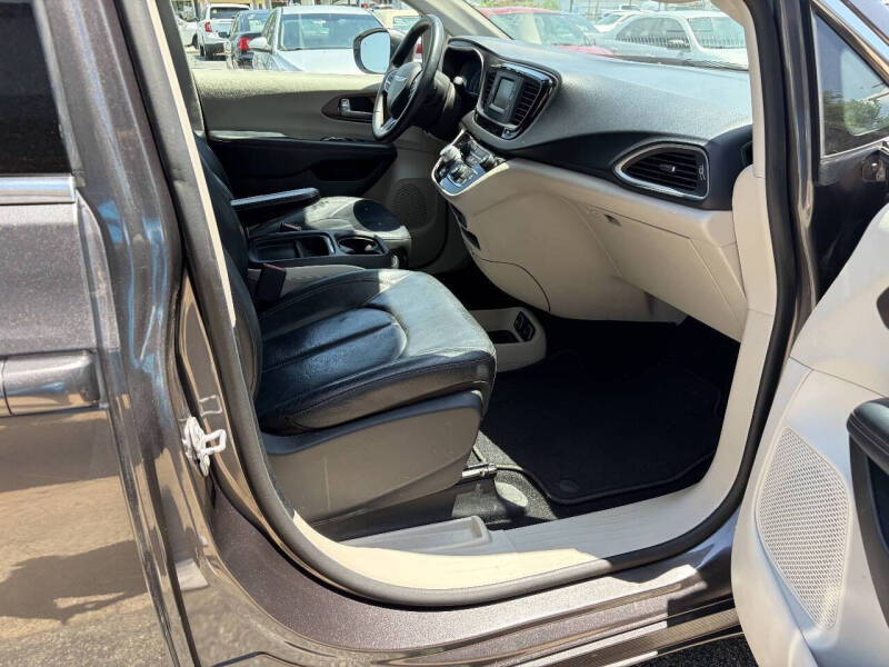 2017 Chrysler Pacifica Touring-L