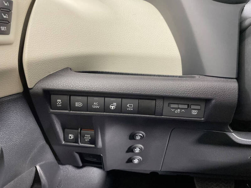 2025 Toyota Sienna Platinum 7-Passenger