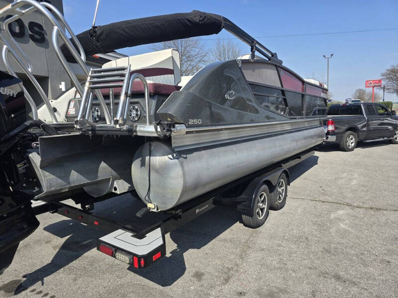 2019 Crest Pontoon CARIBBEAN