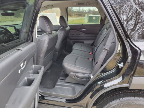 2025 Nissan Pathfinder SL