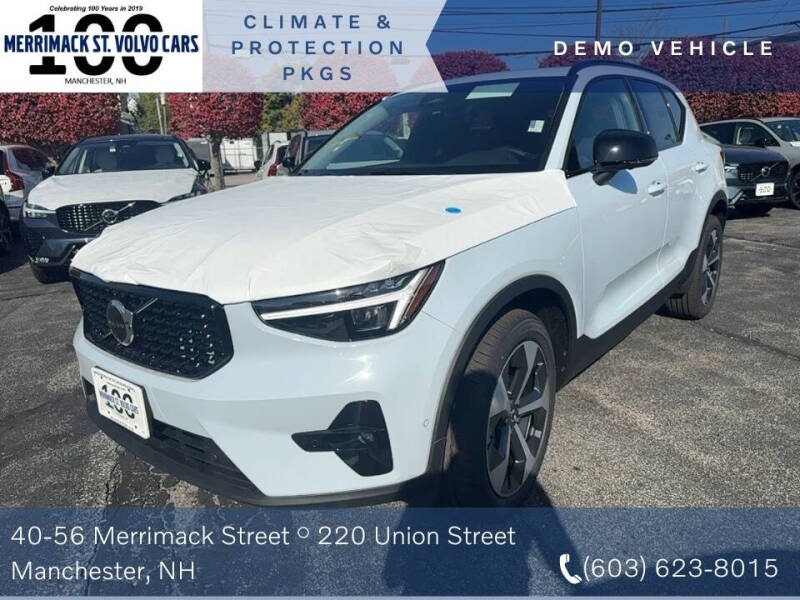 2025 Volvo XC40 B5 Plus Dark Theme