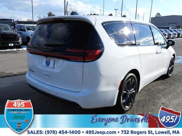 2026 Chrysler Pacifica Select