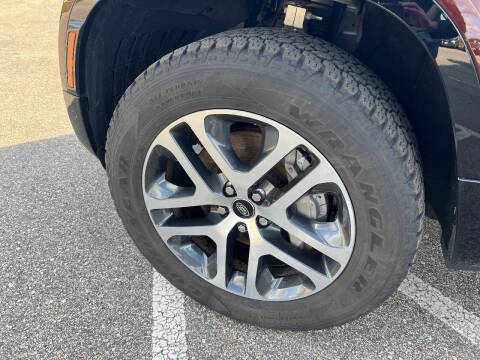 2023 Land Rover Defender 130 SE