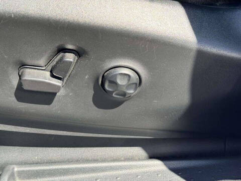 2024 Chrysler Pacifica Plug-In Hybrid Select