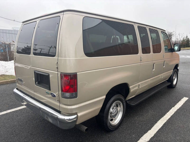 2013 Ford E-Series E-350 SD XLT