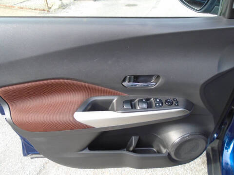 2019 Nissan Kicks SR