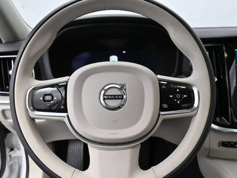 2025 Volvo S60 B5 Plus