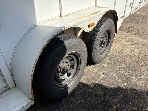 2000 CM Trailers horse / livestock trailer