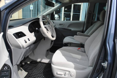 2014 Toyota Sienna LE 8-Passenger