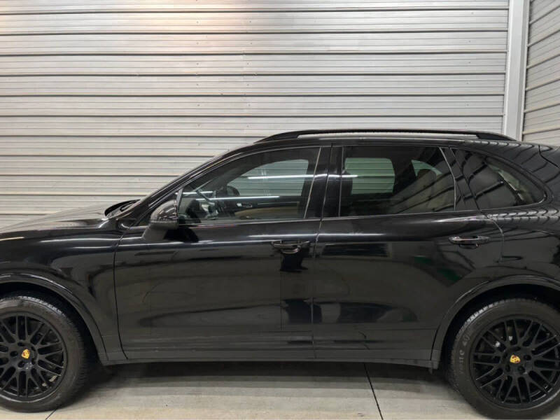 2017 Porsche Cayenne Platinum Edition