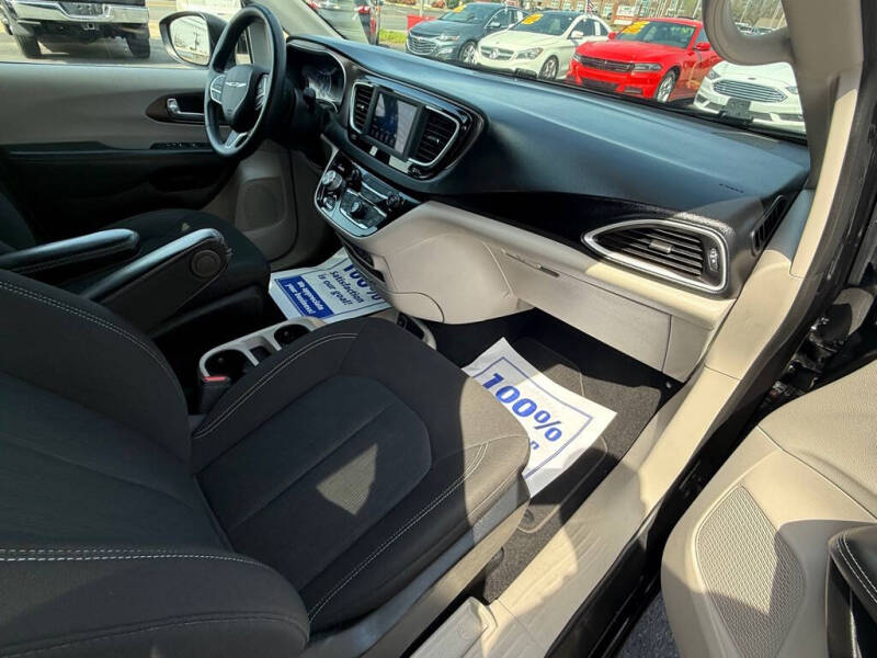 2021 Chrysler Voyager LX