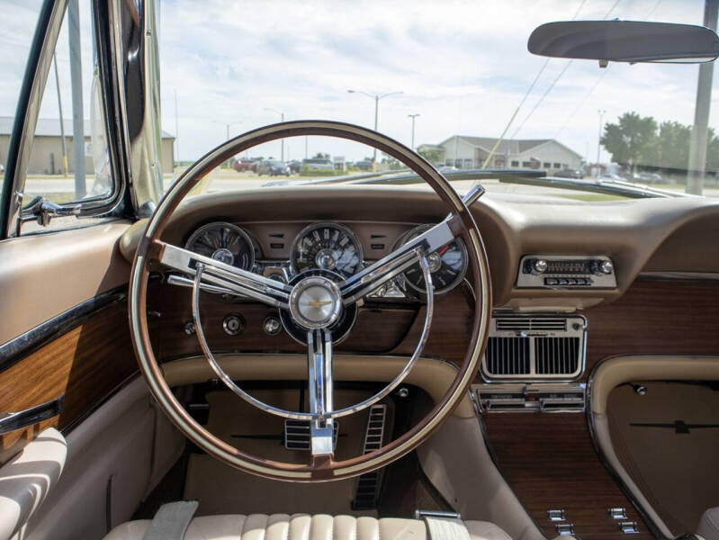 1963 Ford Thunderbird