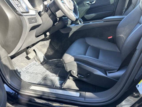 2025 Volvo XC60 B5 Plus Dark Theme