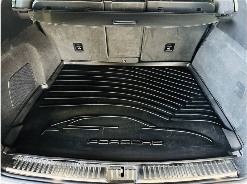 2013 Porsche Cayenne GTS