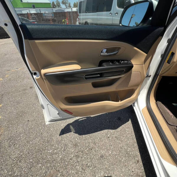 2017 Kia Sedona LX
