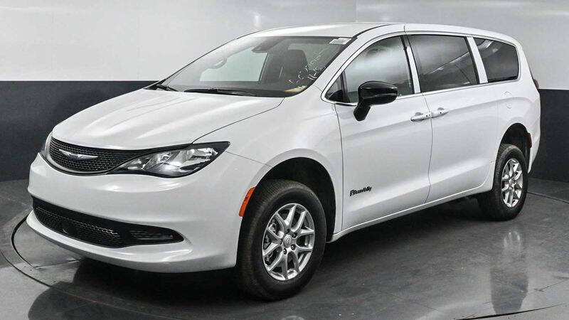 2025 Chrysler Voyager LX