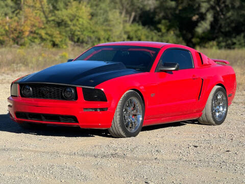 2006 Ford Mustang for sale at OVERDRIVE AUTO SALES, LLC. in Clarksville IN