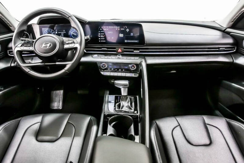 2025 Hyundai Elantra Hybrid Limited