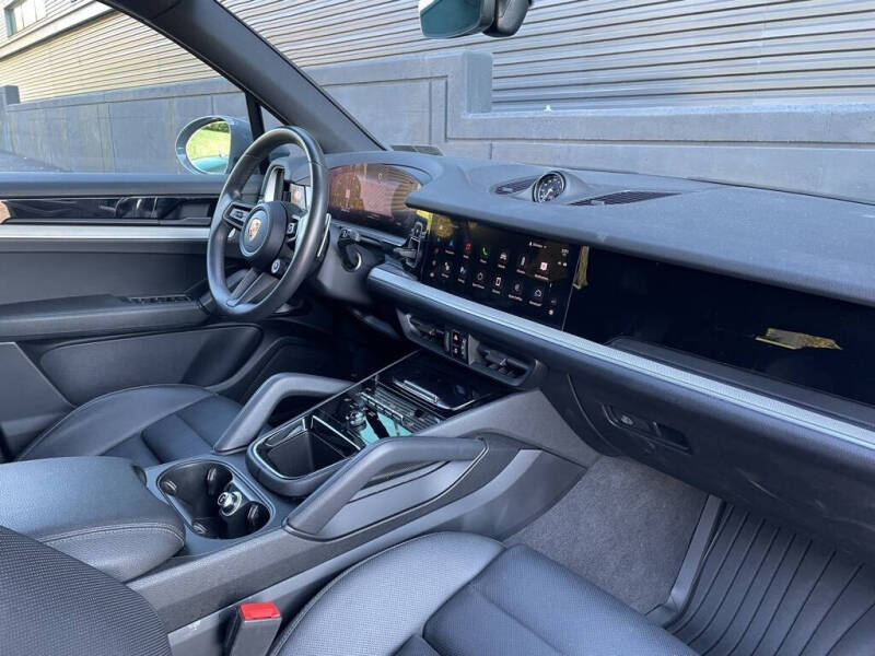 2024 Porsche Cayenne E-Hybrid