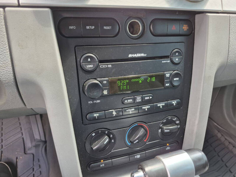 2007 Ford Mustang V6 Deluxe