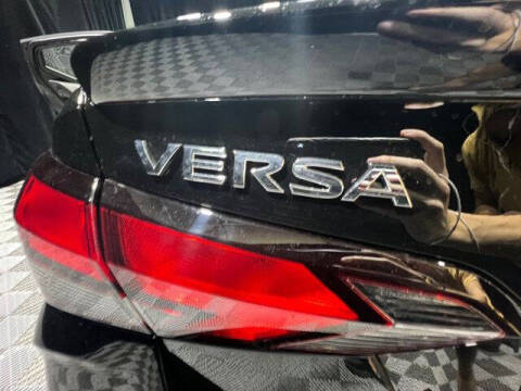 2025 Nissan Versa SR