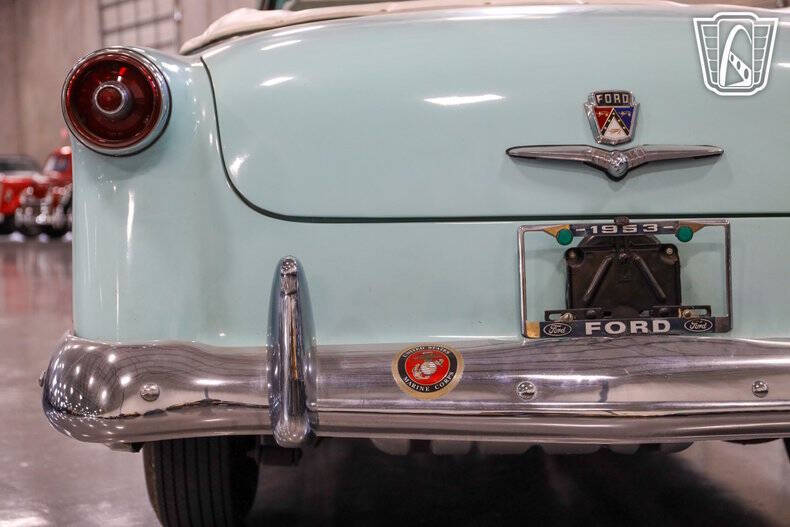 1953 Ford Crestline