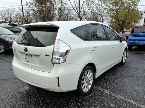 2013 Toyota Prius v Five