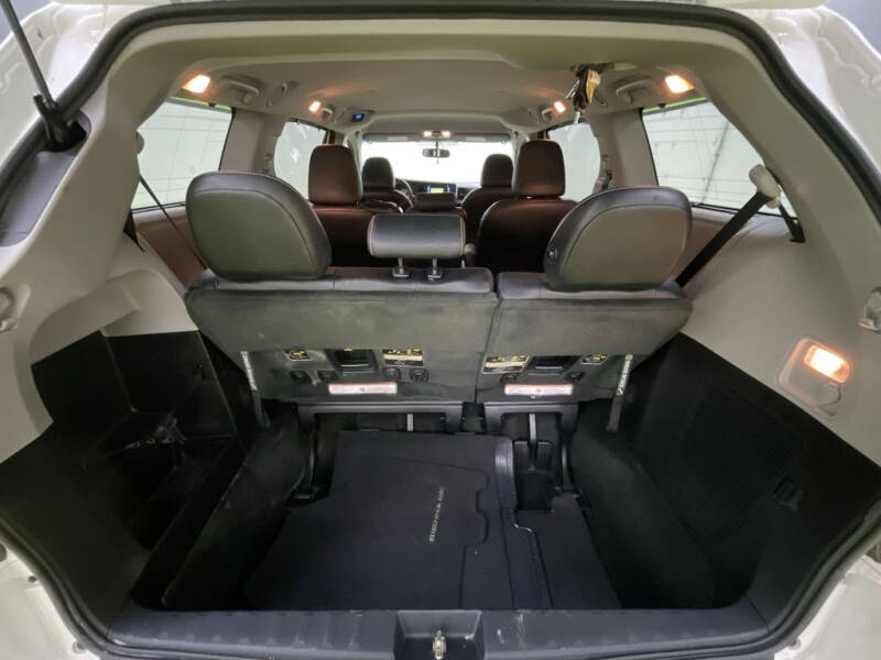 2017 Toyota Sienna SE Premium 8-Passenger