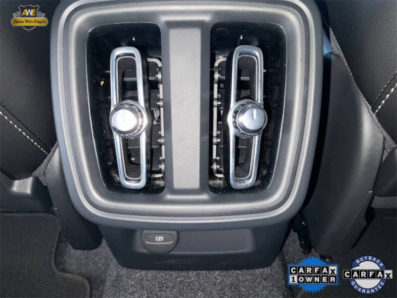 2025 Volvo XC40 B5 Plus Bright Theme