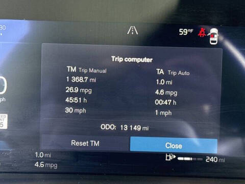 2025 Volvo XC40 B5 Core Bright Theme