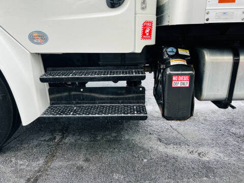 2018 Freightliner M2 106