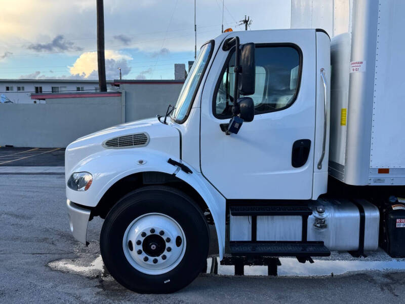 2023 Freightliner M2 106